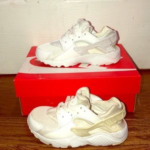 Nike unisex shoes size 12 c